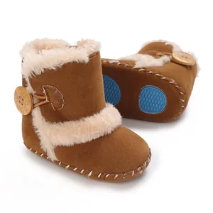 Detailansicht warmer Baby-Winterstiefel mit weichem Kunstfell und rutschfester Sohle