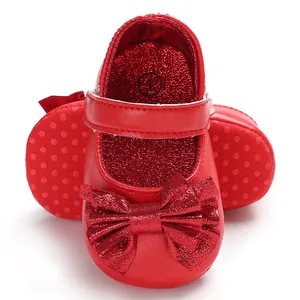 Chaussures de princesse rouges pour bébé avec un grand nœud brillant pour les 0-1 an.