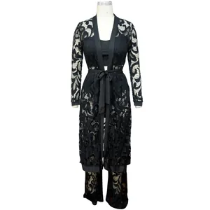 Conjunto sexy de tres piezas de encaje negro con cárdigan largo y pantalón ancho