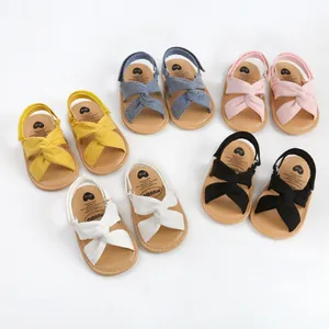 Variedad de sandalias de verano para bebés con diseño de tiras cruzadas en varios colores