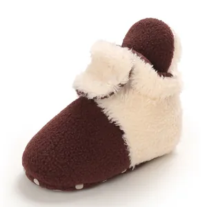 Botas de nieve de forro polar suave para bebé con suela antideslizante en marrón y crema
