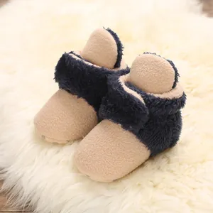 Botas de nieve de forro polar para bebé con cuello de pelo sintético azul marino Detalle
