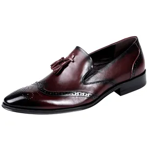 Klassische braune Herren-Lederschuhe im Brogue-Stil mit Quasten und Budapester Muster