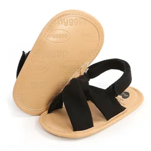 Sandalias para bebés con correas cruzadas negras y suela suave antideslizante para verano