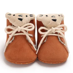 Botas de invierno para bebé marrón cálido con diseño de oso y suela blanda para niños
