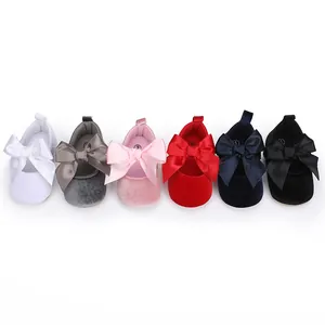 Zes kleuren fluwelen baby prinsessen schoenen met grote satijnen strikken op wit