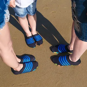 Ouder-kind waterschoenen met blauwe strepen voor strand en snorkelen, sneldrogend model