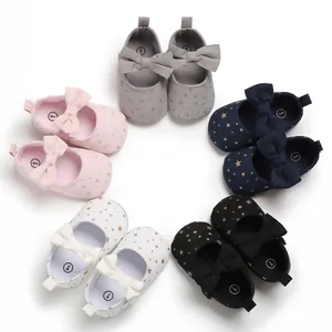 Kollektion von Baby-Prinzessin-Lauflernschuhen mit Schleifen und Sternenmustern