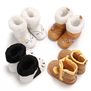 Quatre paires de bottes d'hiver pour bébé avec motifs animaux et doublure en fourrure