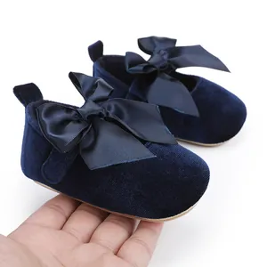 Marineblauwe fluwelen baby prinsessenschoenen met grote satijnen strikken