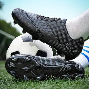 Crampons de football professionnels noirs pour hommes sur terrains en gazon artificiel