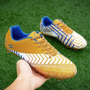 Chaussures de football durables pour gazon synthétique à motif chevron orange