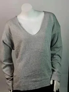 Lässiger Damen-Strickpullover mit V-Ausschnitt in Melange-Grau und Rippbündchen