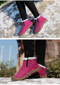 Detailansicht der fuchsiafarbenen Winterstiefel mit warmem Kunstfellfutter