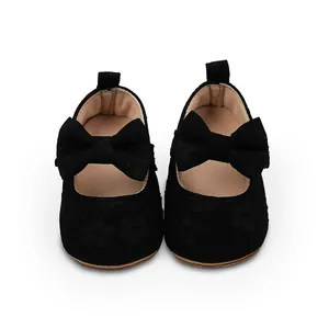Zapatos de princesa para bebé niña en color negro con lazo grande y detalle encaje.