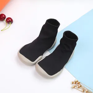 Zapatos tipo calcetín de punto negro transpirable con suela de goma gris antideslizante