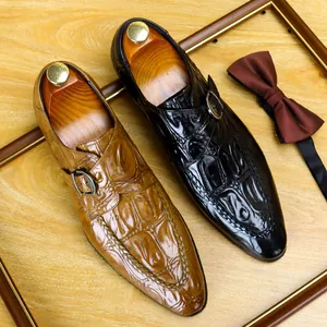 Scarpe eleganti da uomo in pelle goffrata coccodrillo nei colori nero e marrone