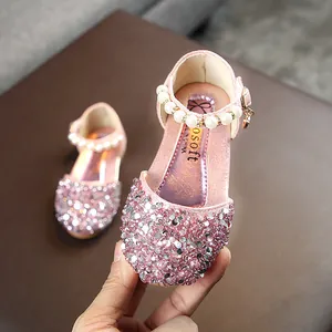 Elegante rosa glitzernde Prinzessinnenschuhe für Mädchen mit Perlenriemen und Pailletten