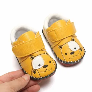 Chaussures de marche en cuir jaune pour bébé avec motif d'ours et semelle souple
