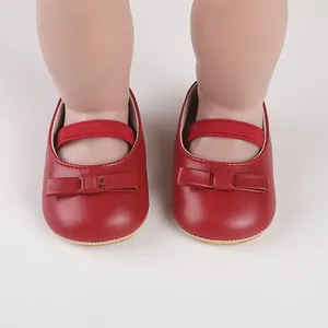Rote Lauflernschuhe für Babys mit Schleifendetail und elastischem Riemen