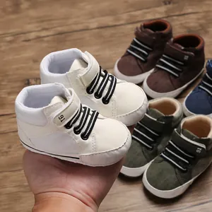 Detailansicht farbenfroher Baby-High-Top-Sneaker mit weicher Sohle für Kleinkinder