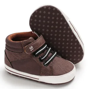 Braune hohe Lauflernschuhe für Babys mit weicher rutschfester Sohle und Klettverschluss