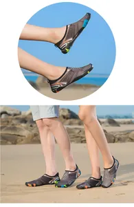 Chaussures d'eau pieds nus à séchage rapide pour hommes et femmes sur la plage