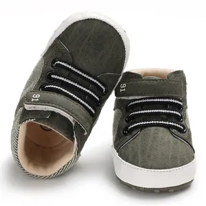 Hochwertige olivgrüne Lauflernschuhe für Babys mit weicher Sohle und Klettverschluss