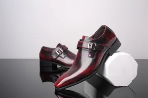 Vue détaillée de profil des chaussures monk pour hommes en cuir bordeaux patiné