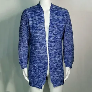 Cardigan lungo in maglia da uomo blu e bianco sfumato con maniche lunghe aperto