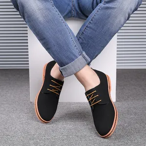 Lässige schwarze Herren-Oxford-Schuhe aus Mattleder mit schicker brauner Gummisohle
