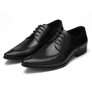 Klassieke zwarte leren herenschoenen met puntige neus, elegante zakelijke veterschoenen