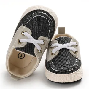 Gedetailleerde weergave van casual loopschoentjes met zachte zool voor baby's 0-1 jaar