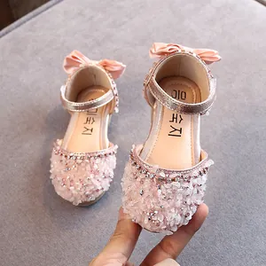 Elegante roze prinsessensandalen voor meisjes met glimmende strass-steentjes en een strik.
