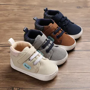 Weiche Baby-Lauflernschuhe für Kleinkinder von 0-1 Jahr in verschiedenen Farben.