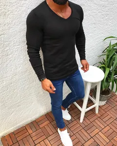 Athletic fit men's black long sleeve V-neck pullover knitted sweater street style