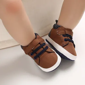 Klassische braune Baby-Lauflernschuhe aus Segeltuch mit weicher, rutschfester Sohle