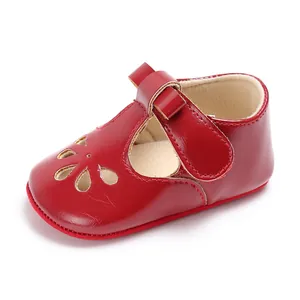 Scarpe classiche rosse in PU per neonata con ritagli a fiore e dettaglio di fiocco
