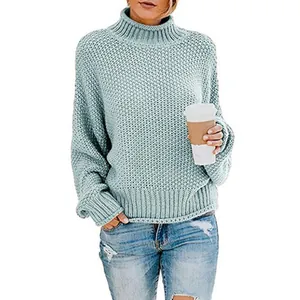 Elegante suéter de cuello alto de punto grueso azul claro para mujer estilo casual.