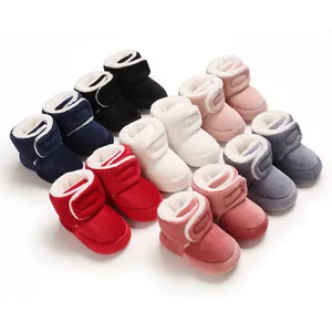 Une large collection de bottes pour bébé chaudes et colorées avec doublure en polaire