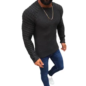 Eleganter schmal geschnittener Herrenstrickpullover in Anthrazit mit Zopfmuster-Ärmeln