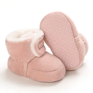Chaussons bébé roses en velours côtelé avec doublure en peluche et semelle antidérapante hiver