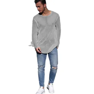 Klassischer grauer Herren-Strickpullover mit Rundhalsausschnitt für den Herbst