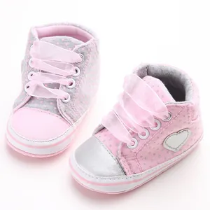 Rosa gepunktete Baby-Schuhe mit Herz-Patch und weicher Sohle für Mädchen von 0-1 Jahr