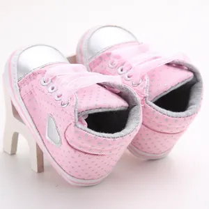 Rosa gepunktete mittelhohe Freizeitschuhe für Babymädchen mit weicher Sohle, 0-1 Jahr