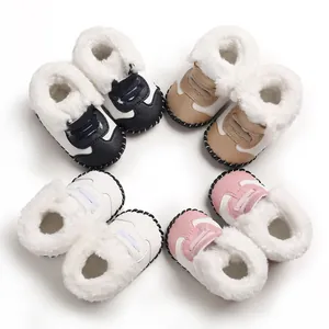 Auswahl an Winter-Babystiefeln mit weicher Gummisohle und warmem Kunstfellfutter