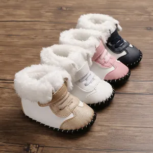 Detailansicht bunter Baby-Wintersneaker mit weichen Anti-Rutsch-Sohlen und Plüschfutter