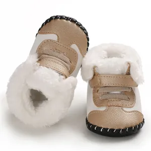 Warme Baby-Winterstiefel mit Kunstfellfutter und weicher, rutschfester Gummisohle