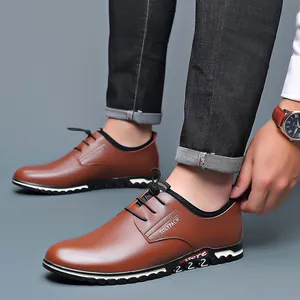 Modische braune Leder-Slipper für Herren mit weicher und bequemer Anti-Rutsch-Gummisohle