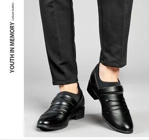 Zwarte heren verhogende leren loafers met decoratieve gesp en bandje